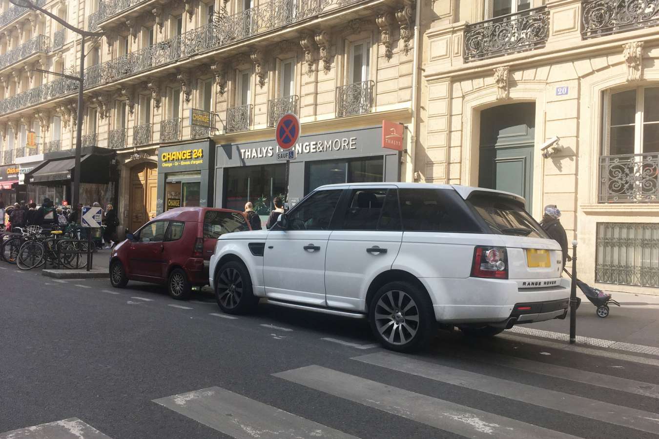 SUV massif ville Land Rover